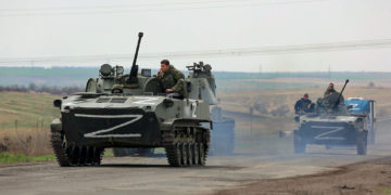 Ucrania dice que Rusia ataca a lo largo de casi todo el frente oriental