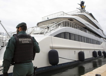 La policía española y agentes estadounidenses registran el yate del oligarca Viktor Vekselberg