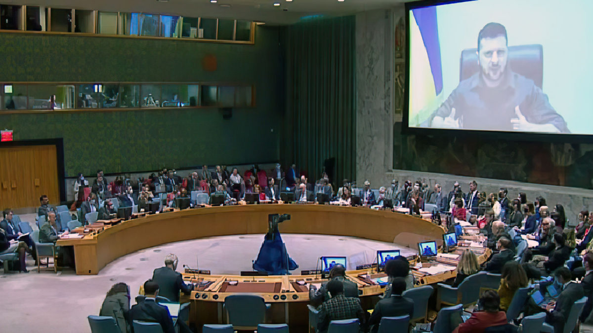 El presidente de Ucrania, Volodymyr Zelensky, se dirige al Consejo de Seguridad de la ONU el 5 de abril de 2022. (captura de pantalla: UNTV)