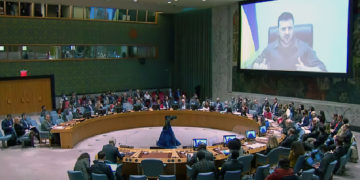 El presidente de Ucrania, Volodymyr Zelensky, se dirige al Consejo de Seguridad de la ONU el 5 de abril de 2022. (captura de pantalla: UNTV)