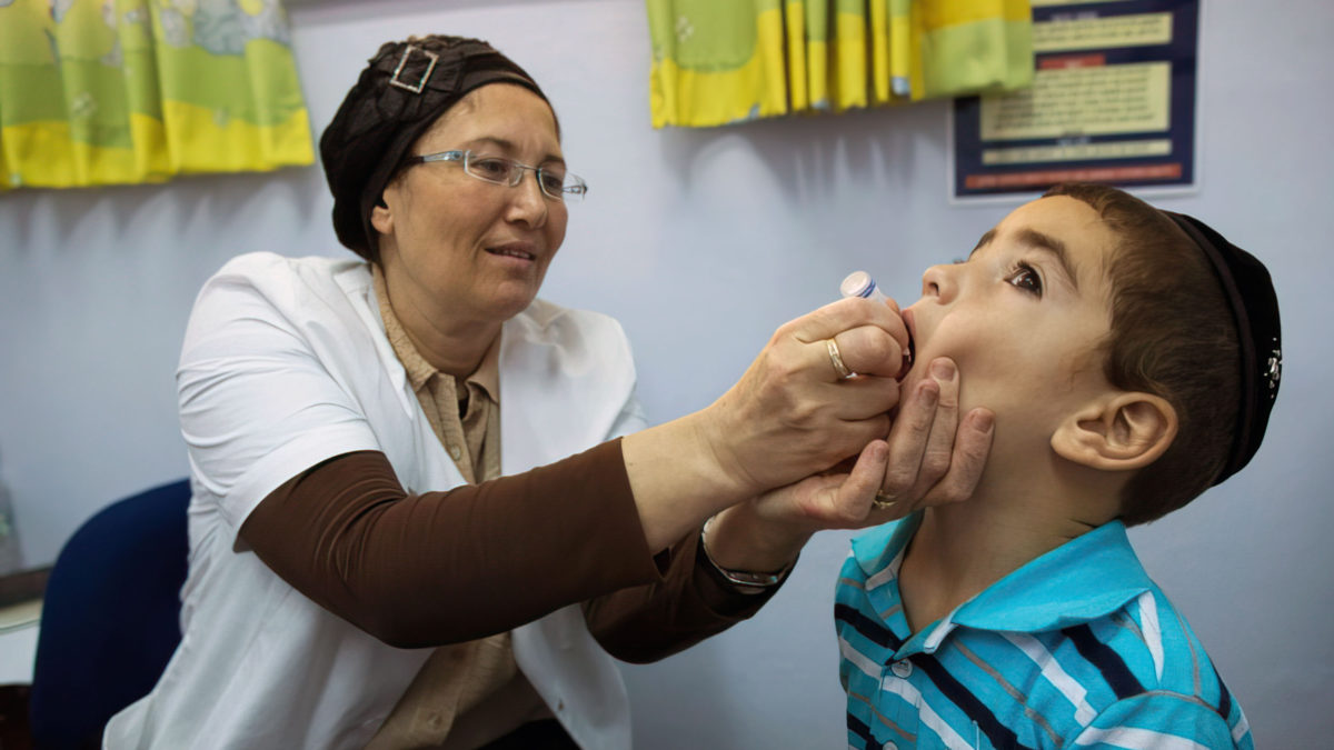 Israel vuelve a la lista de “países con brotes” de poliomielitis de la OMS