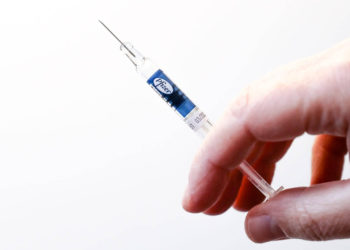 La vacuna COVID-19 de Pfizer evitó casi 700.000 hospitalizaciones