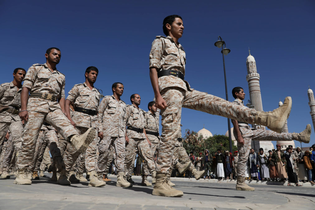 La coalición liderada por Arabia Saudita comienza a trasladar a los prisioneros liberados a Yemen