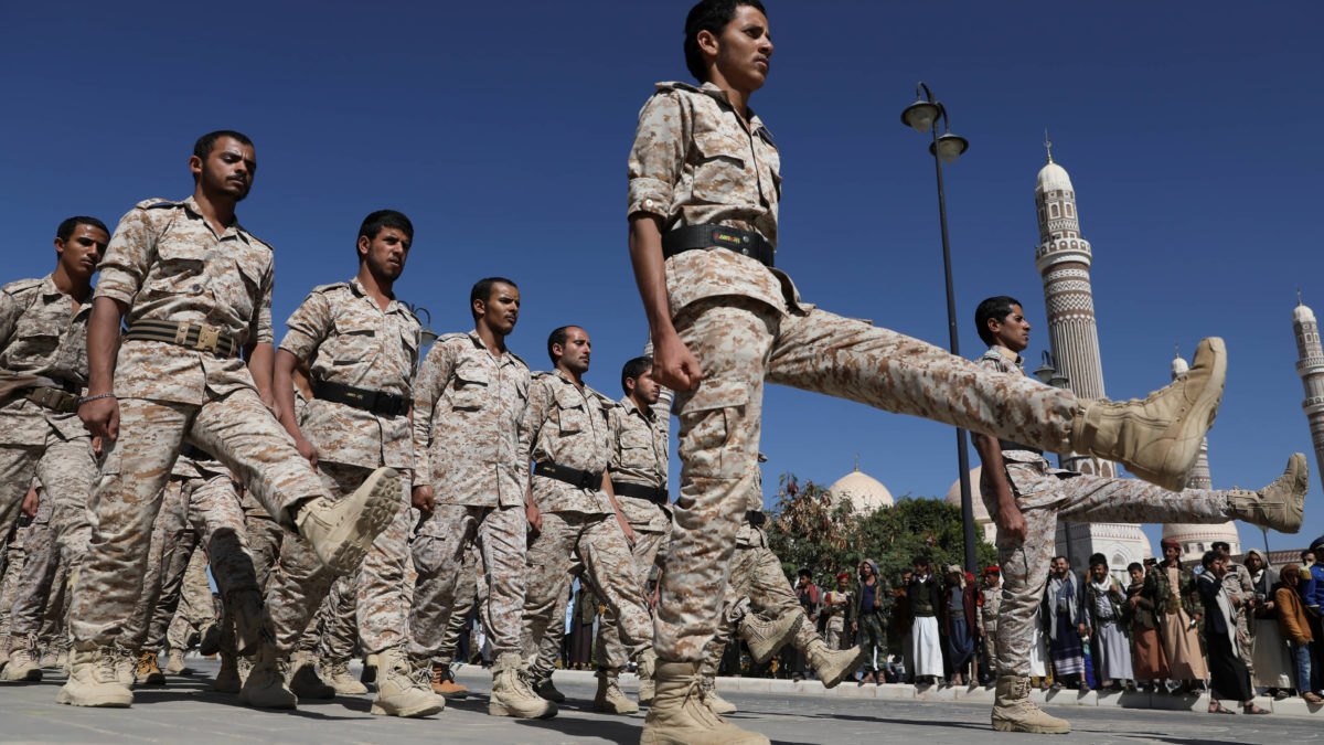 La coalición liderada por Arabia Saudita comienza a trasladar a los prisioneros liberados a Yemen