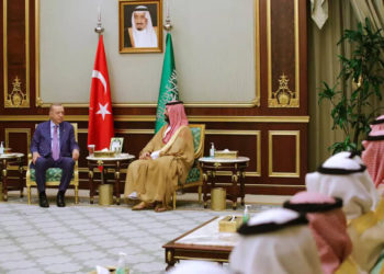 Erdogan visita Arabia Saudita con la esperanza de una nueva era en sus vínculos