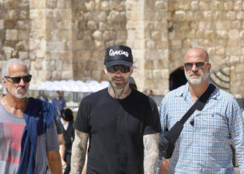 Maroon 5 visita el Muro Occidental antes sus conciertos en Tel Aviv