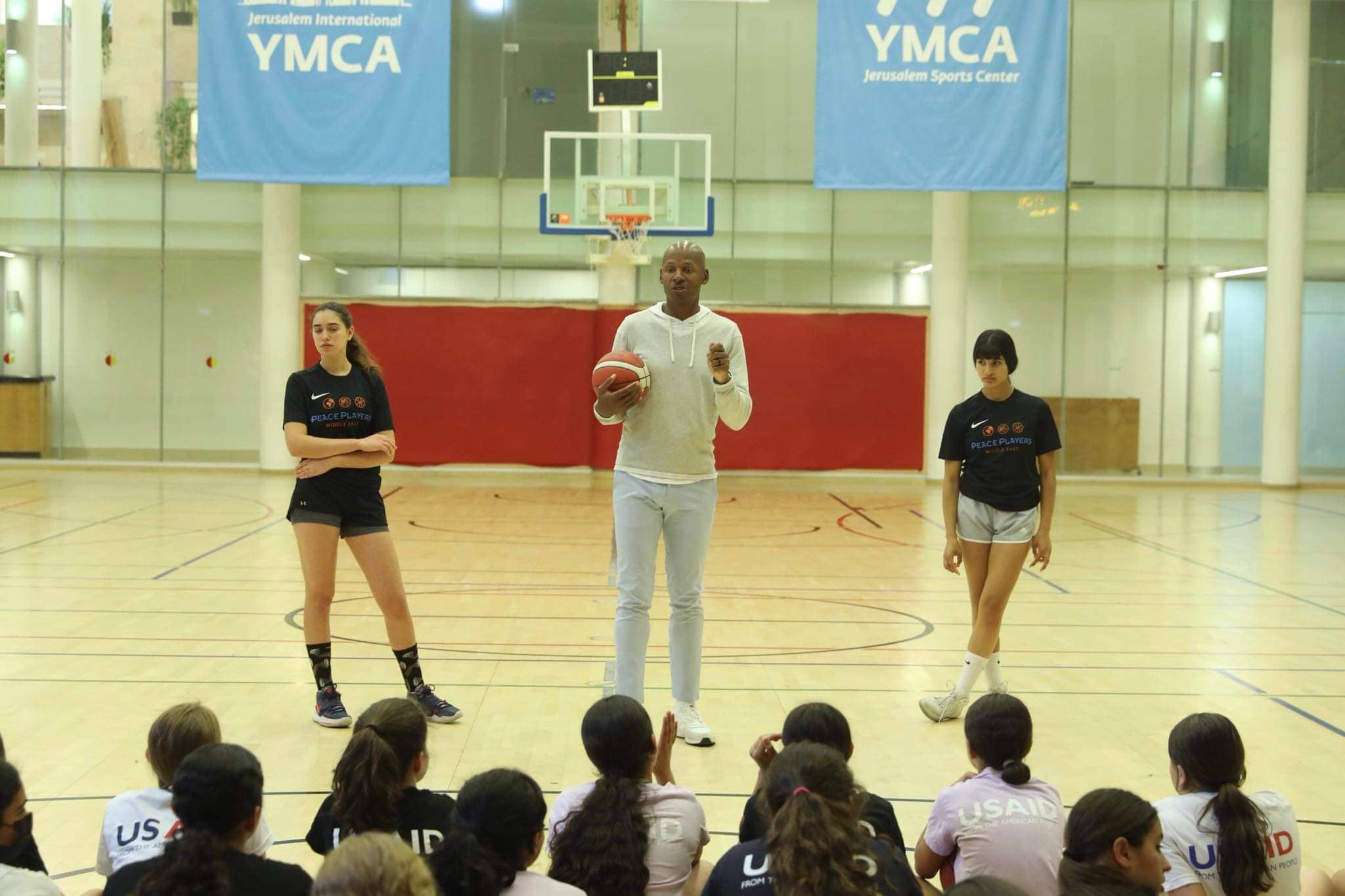 Ex estrella de la NBA Ray Allen promueve el entendimiento a través del deporte en Jerusalén