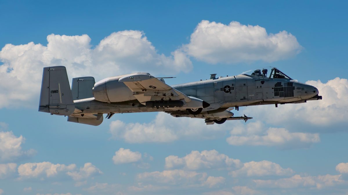 La Fuerza Aérea de EE. UU. demuestra que sus A-10 pueden destruir tanques modernos