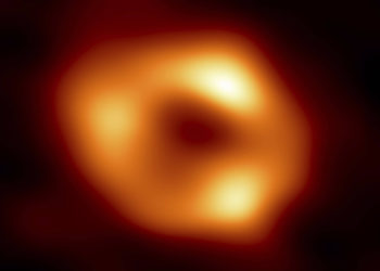 Agujero negro en el centro de nuestra galaxia captado en cámara por primera vez