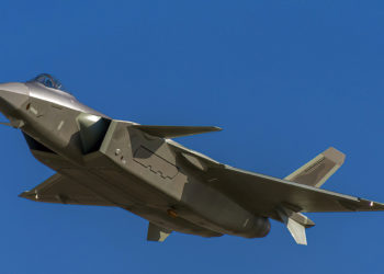 El caza furtivo J-20 de China: ¿Un asesino del F-35 o un halcón de papel?