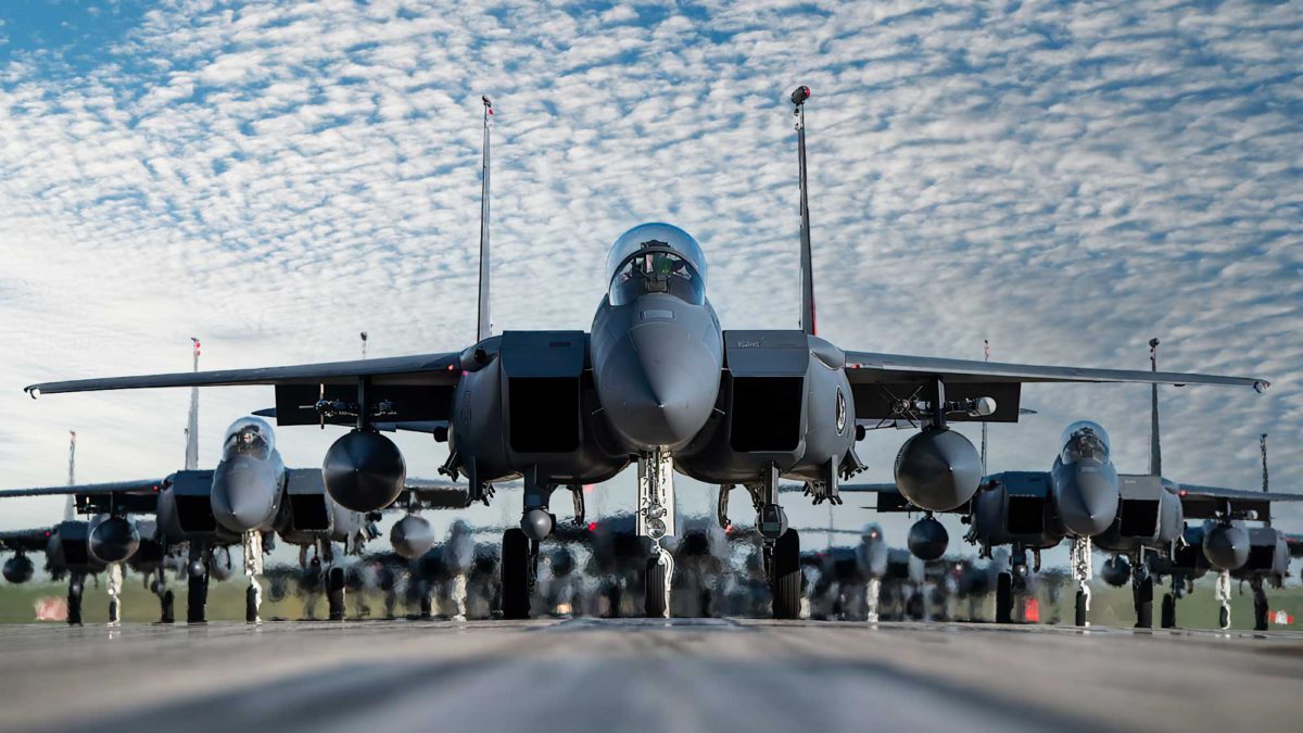 ¿Podría Ucrania aprender pronto a volar cazas F-15 y F-16?