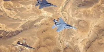 Jets F-15 y F-16 de la IAF y la AFCENT se ven sobre el sur de Israel durante el simulacro 'Desert Eagle', el 10 de agosto de 2021. (Fuerzas de Defensa de Israel)