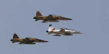 Dos pilotos iraníes mueren al estrellarse su avión de combate