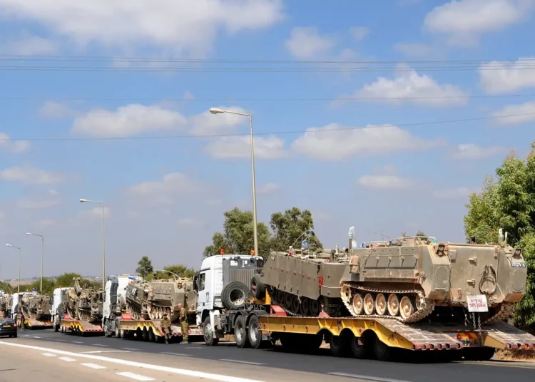 Las FDI practican la protección de los convoyes contra los disturbios durante la guerra y la respuesta a un ataque al cuartel general del ejército