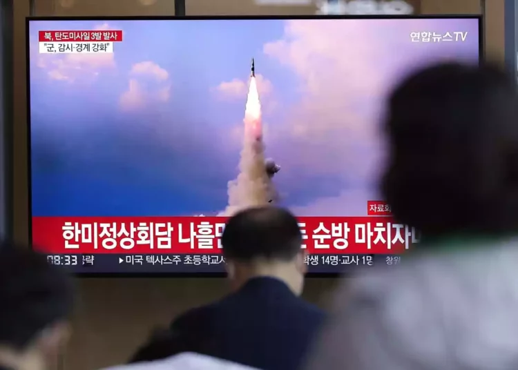 Corea del Norte prueba un ICBM y otros dos misiles, horas después de que Biden partió de Asia