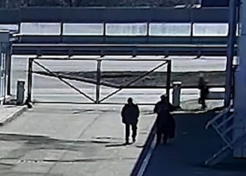 Vídeo muestra a soldados rusos disparando a civiles ucranianos por la espalda