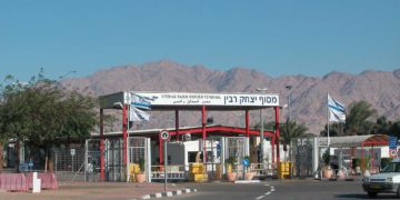 Se prohíbe la entrada a Jordania a israelíes por llevar tefilín en el equipaje