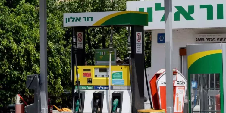 El precio del gas en Israel subirá el martes hasta la cifra récord de 7,72 NIS por litro