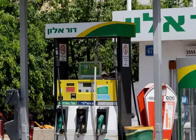 El precio del gas en Israel subirá el martes hasta la cifra récord de 7,72 NIS por litro