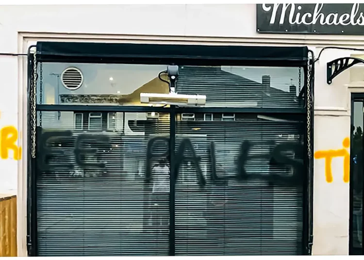 Una cafetería londinense de propiedad israelí es vandalizada con pintas de “Palestina libre”