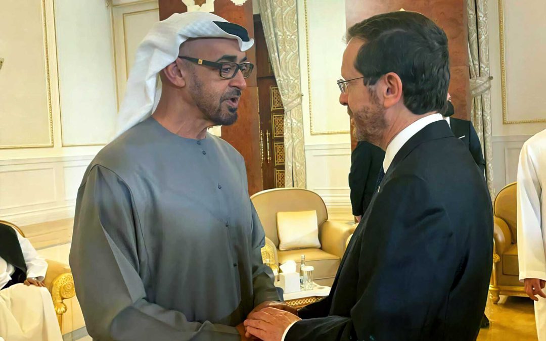 Herzog y sus ministros se reúnen con el nuevo líder de los EAU durante su visita de condolencia a Abu Dhabi