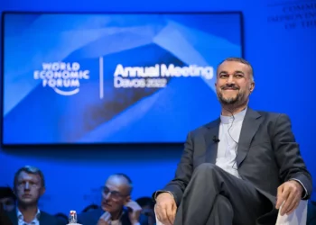 Un alto diplomático iraní dice que el “lobby sionista” retrasa el acuerdo nuclear
