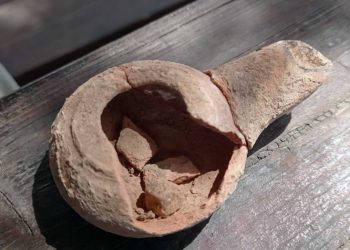 Antigua lámpara de aceite samaritana descubierta en el monte Gerizim