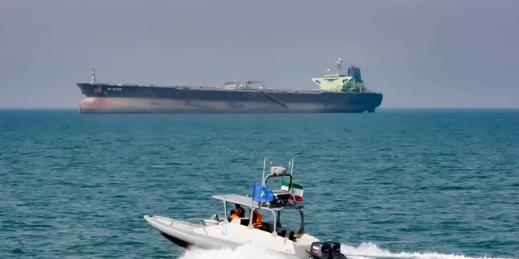 Irán “amenaza la seguridad marítima”, dice Blinken tras el secuestro de los petroleros griegos