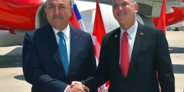El ministro de Asuntos Exteriores turco aterrizó hoy en Israel para visitar el Monte del Templo