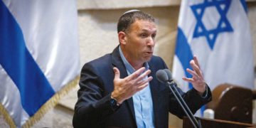 Matan Kahana, aliado de Bennett, deja el ministerio y se reincorpora a la Knesset como MK