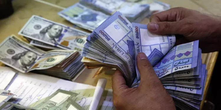 La moneda libanesa se desploma hasta un mínimo histórico