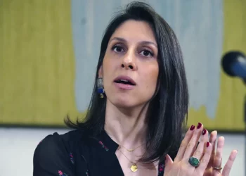Mujer británica liberada dice que Irán la obligó a firmar una falsa confesión de espionaje
