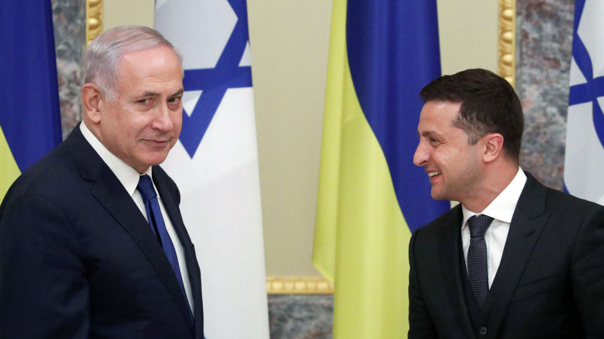 El presidente ucraniano Zelensky recurrió a asesores vinculados a Netanyahu