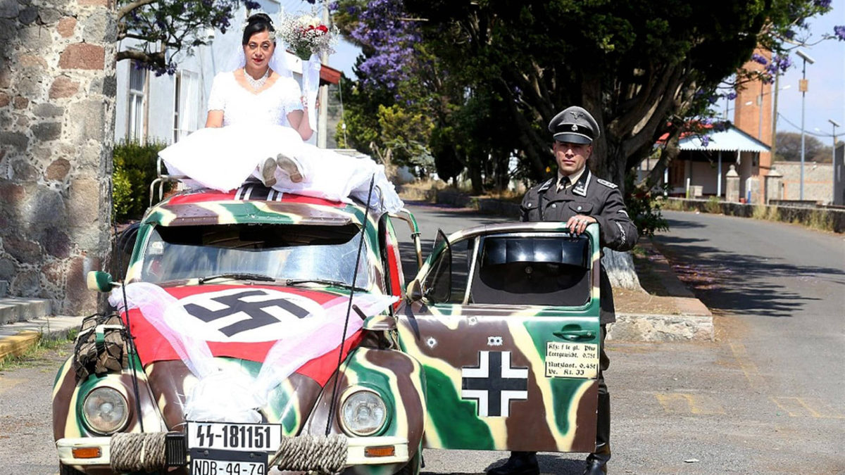 Pareja mexicana celebró boda con temática nazi en el aniversario de Hitler