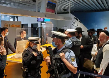 Los pasajeros dicen que Lufthansa echó a todos los pasajeros visiblemente identificables como judíos del vuelo NYC-Budapest
