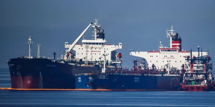 Estados Unidos incauta cargamento de petróleo iraní cerca de isla griega