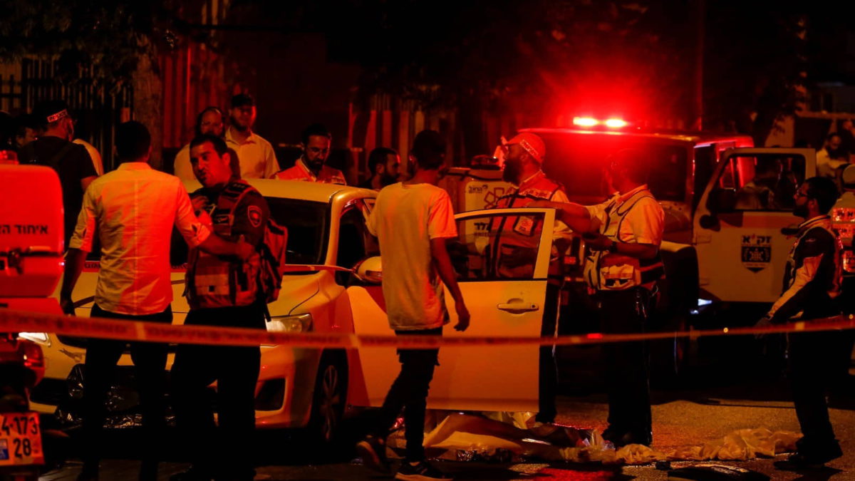 Dos víctimas gravemente heridas en el ataque palestino en Elad ya no están en peligro de muerte