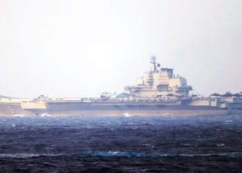 El portaaviones chino se entrena para la guerra y Japón lo observa