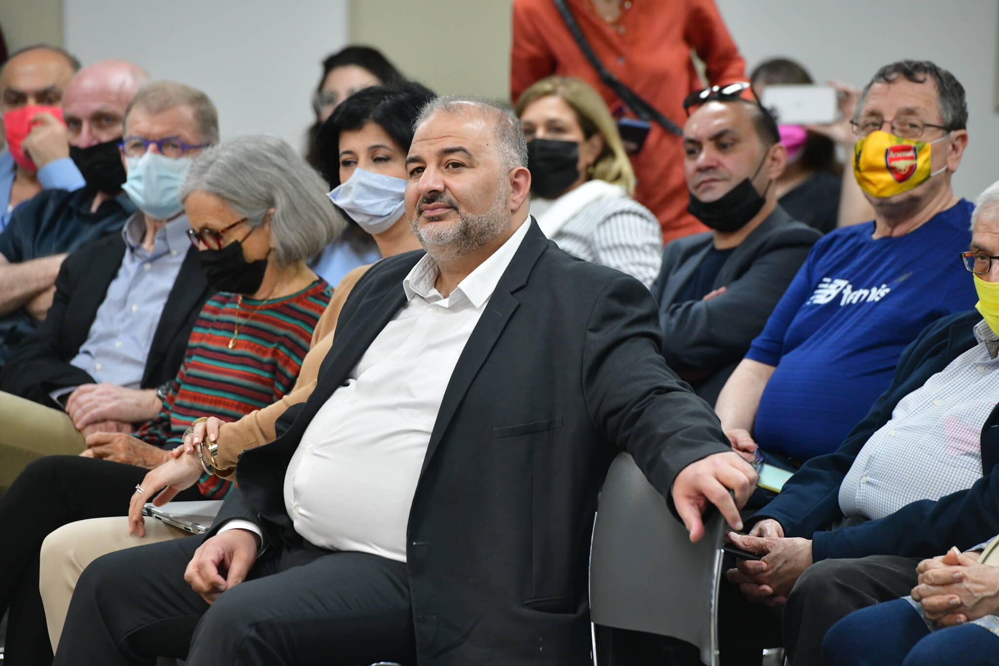 El líder de Ra'am, MK Mansour Abbas, asiste a la conferencia del INSS en Tel Aviv el 11 de abril de 2022. (Avshalom Sassoni/ FLASH90)