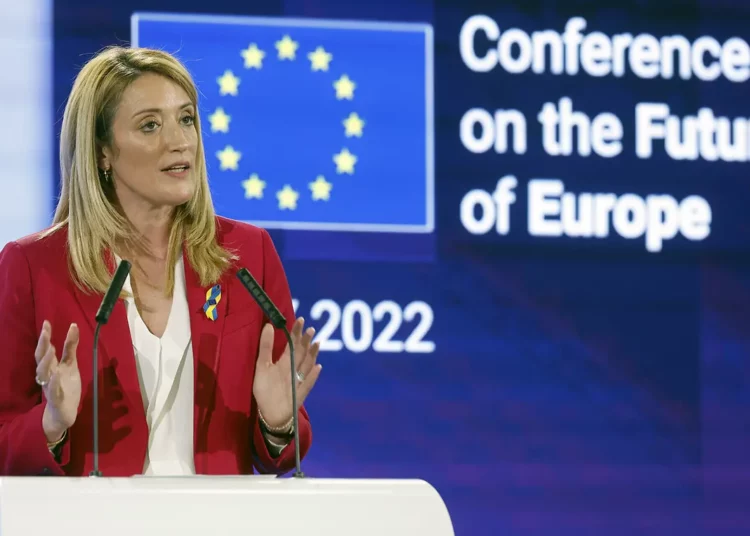 La presidenta del Parlamento Europeo aterriza en Israel en medio de la polémica sobre el diputado español