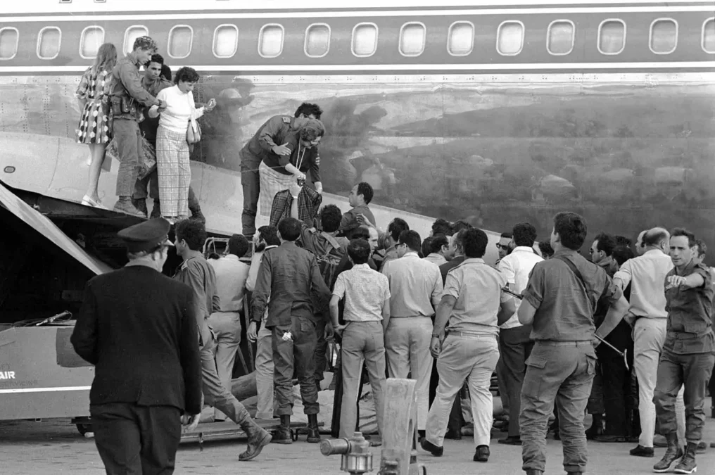 “Los mecánicos están en camino”: El Ministerio de Defensa publica los registros del secuestro de Sabena en 1972