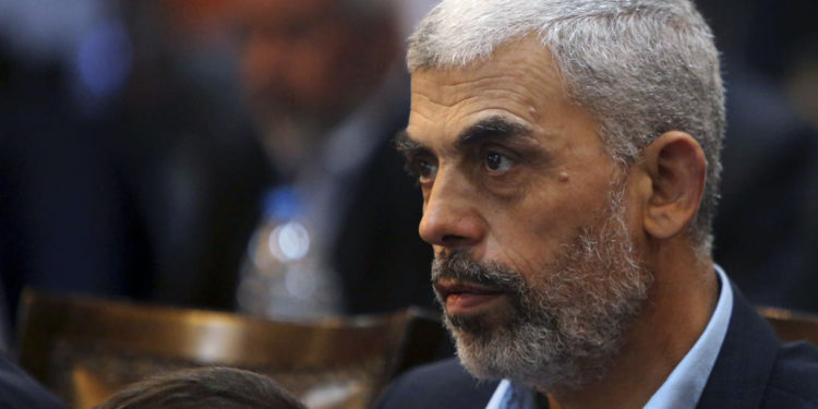 Yahya Sinwar, el máximo responsable de Hamás en la Franja de Gaza, en la ciudad de Gaza, el 1 de mayo de 2017. (Adel Hana/AP)