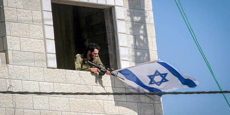 Las fuerzas israelíes vuelven a enfrentarse a islamistas palestinos en Judea y Samaria tras una redada de última hora