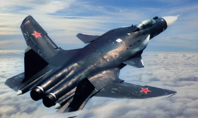 El Su-47 ruso fue construido para enfrentarse al F-22 Raptor