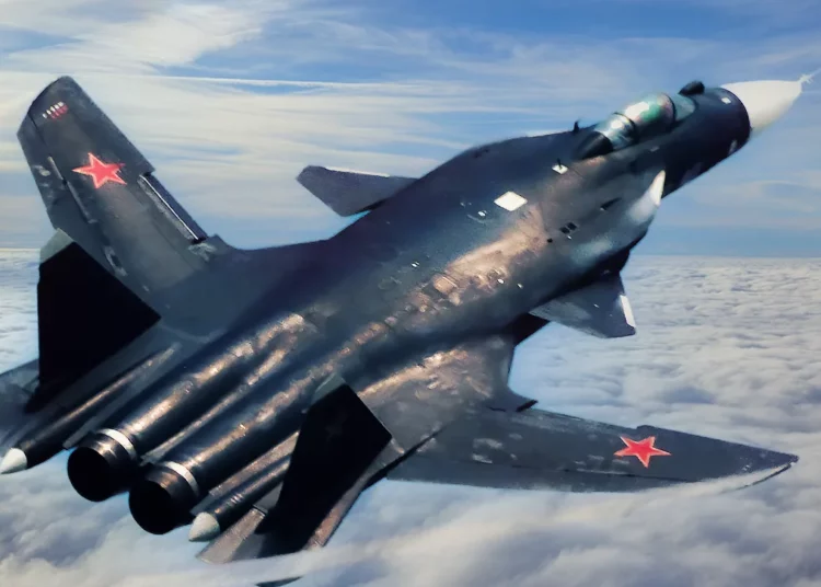 El Su-47 ruso fue construido para enfrentarse al F-22 Raptor