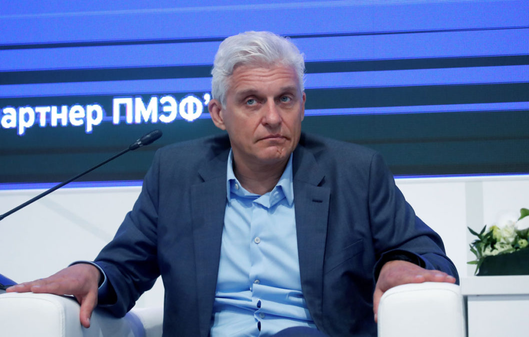El oligarca que criticó la guerra en Ucrania está en la mira de Putin