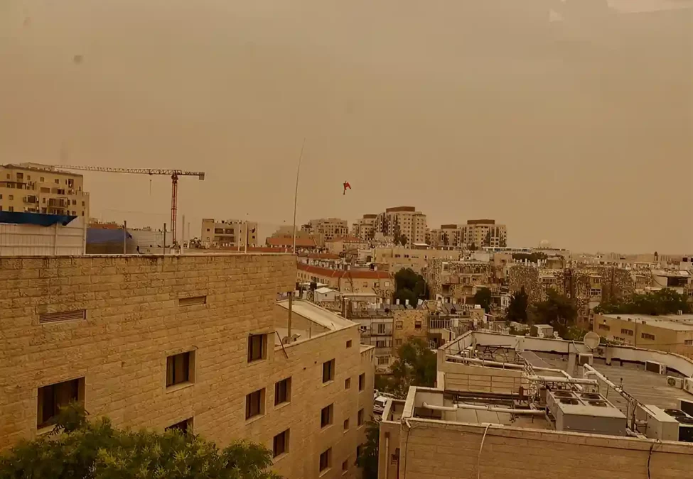 Tormenta de arena cubre Jerusalén de arena por segunda vez en un mes