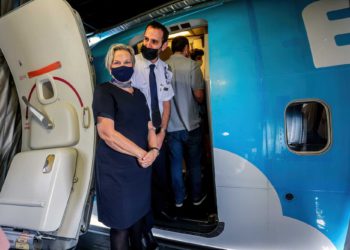 Israel dice que va a suprimir el mandato de las máscaras en los vuelos