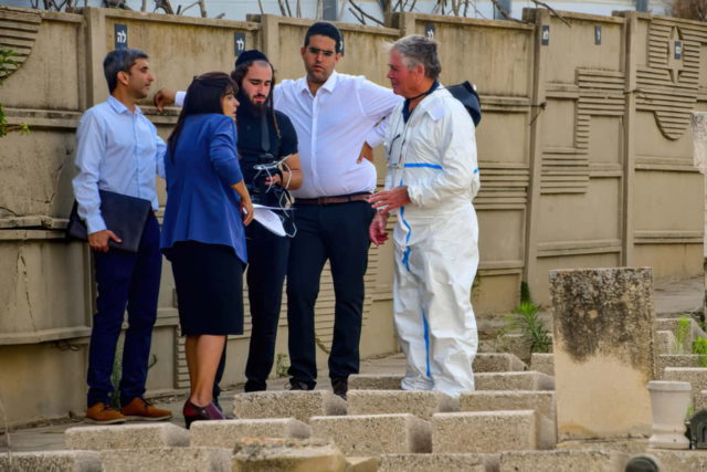 Se encuentra un segundo cuerpo en la exhumación de la tumba de un niño yemení presuntamente “secuestrado”