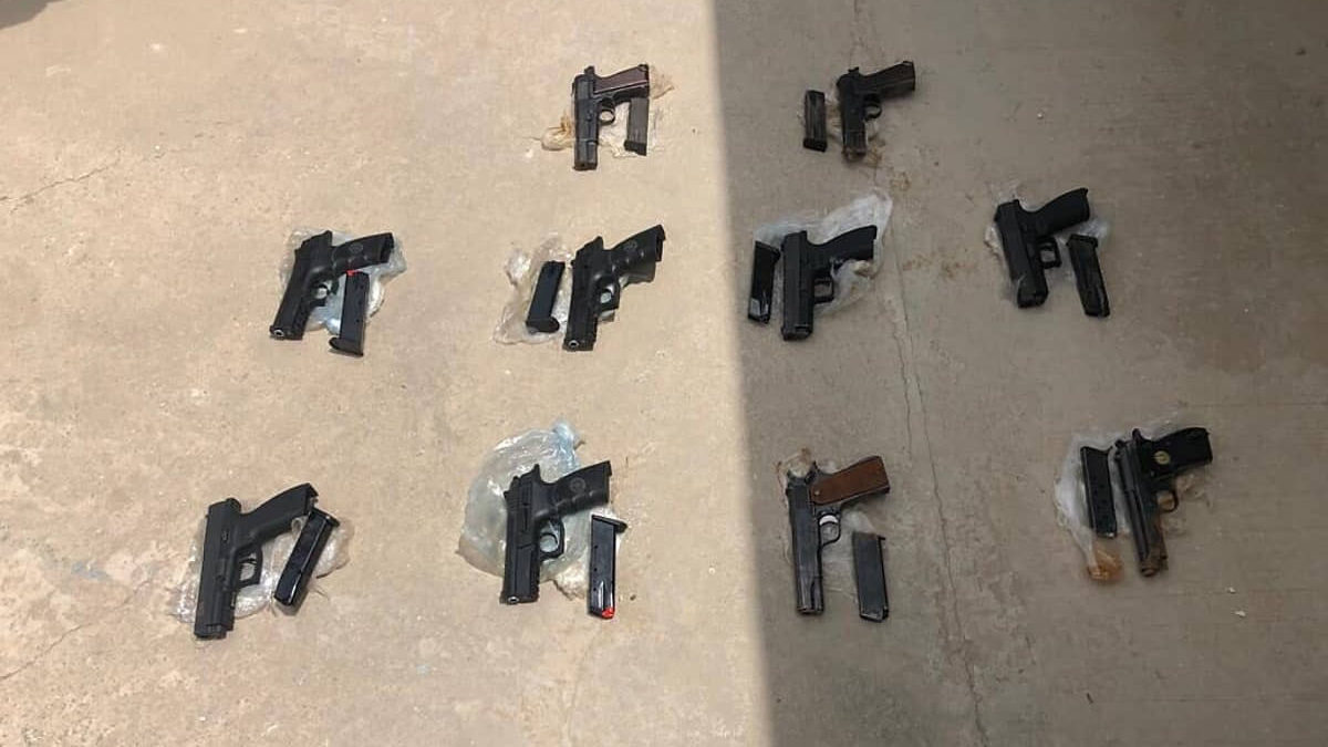 Israel incauta 10 pistolas de contrabandistas palestinos en el Valle del Jordán